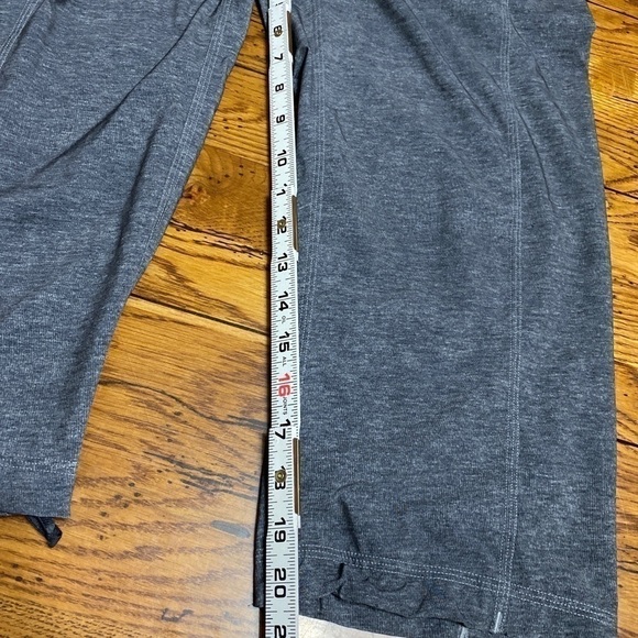 𝅺lululemon Step Lively Heathered Grey Crop Pants Women’s Size 4 - Picture 10 of 12